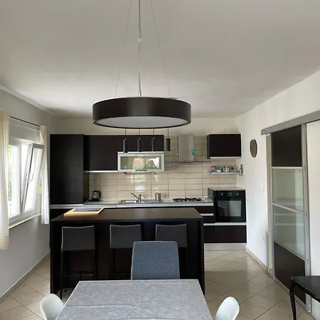 Apartment Apartman Maja