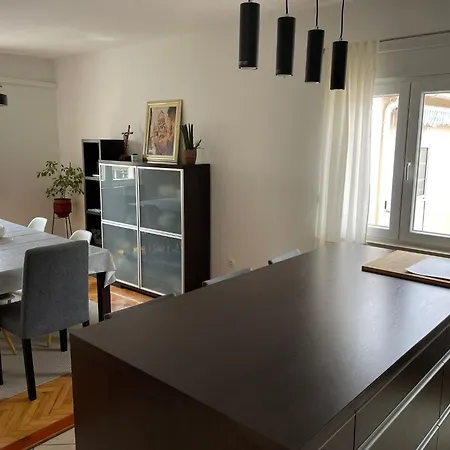 Lägenhet Apartman Maja *
